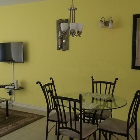 Apt 12, Executive Suites Ja - Palms Enfield Bagian luar foto