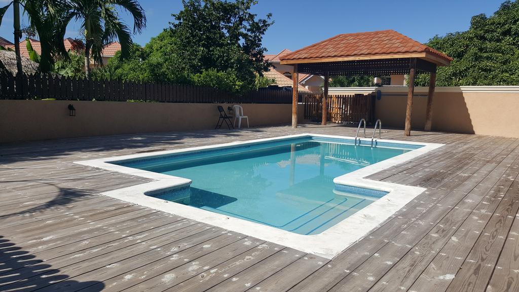 Apt 12, Executive Suites Ja - Palms Enfield Bagian luar foto