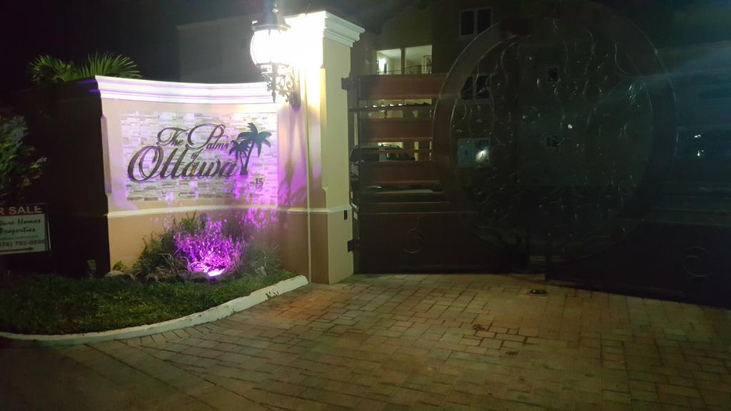 Apt 12, Executive Suites Ja - Palms Enfield Bagian luar foto