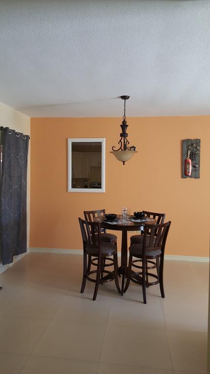 Apt 12, Executive Suites Ja - Palms Enfield Bagian luar foto