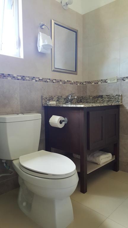 Apt 12, Executive Suites Ja - Palms Enfield Bagian luar foto