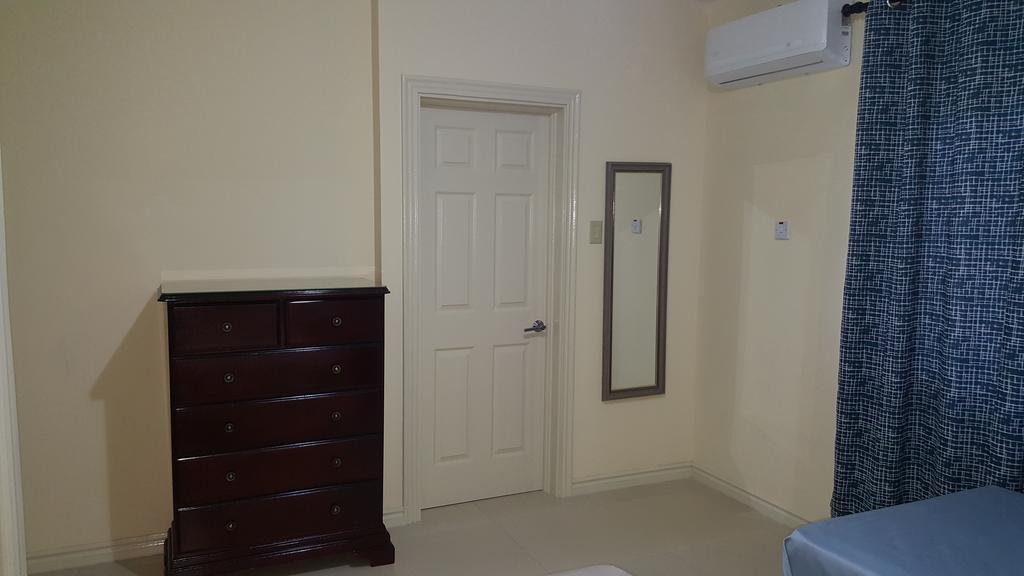 Apt 12, Executive Suites Ja - Palms Enfield Bagian luar foto