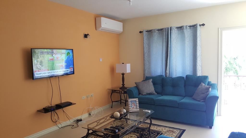 Apt 12, Executive Suites Ja - Palms Enfield Bagian luar foto