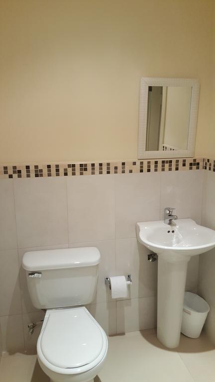 Apt 12, Executive Suites Ja - Palms Enfield Bagian luar foto