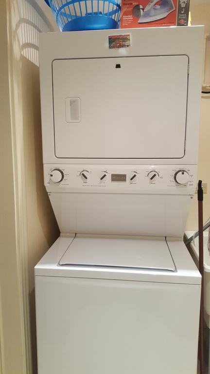 Apt 12, Executive Suites Ja - Palms Enfield Bagian luar foto