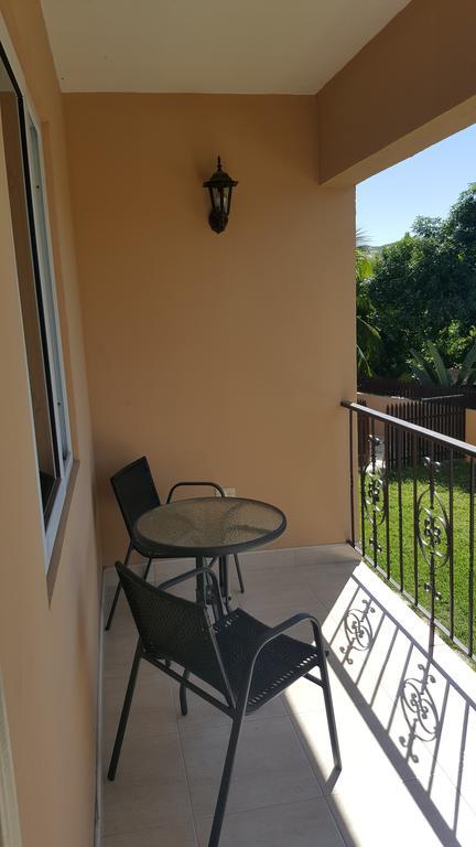 Apt 12, Executive Suites Ja - Palms Enfield Bagian luar foto