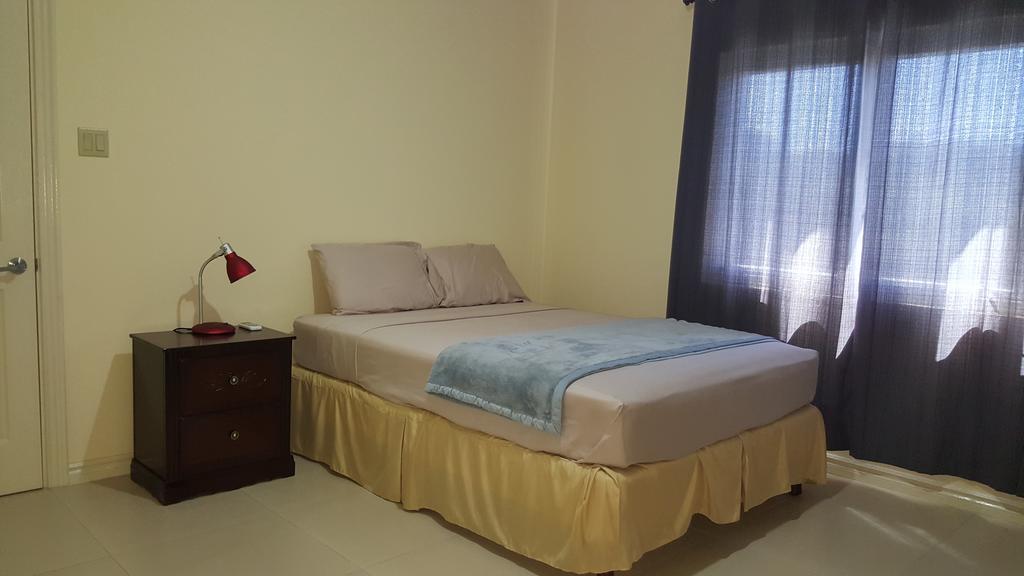 Apt 12, Executive Suites Ja - Palms Enfield Bagian luar foto