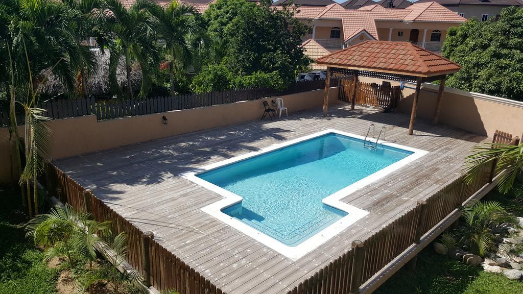 Apt 12, Executive Suites Ja - Palms Enfield Bagian luar foto