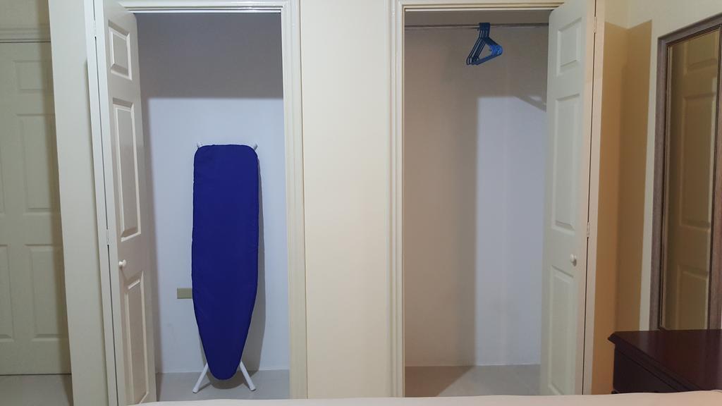 Apt 12, Executive Suites Ja - Palms Enfield Bagian luar foto
