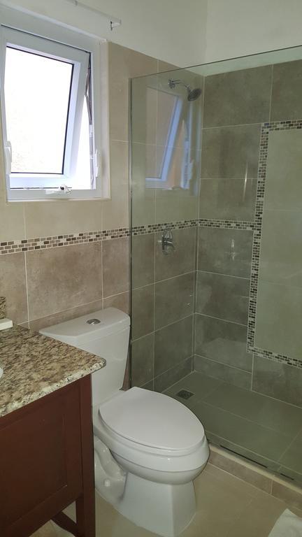 Apt 12, Executive Suites Ja - Palms Enfield Bagian luar foto