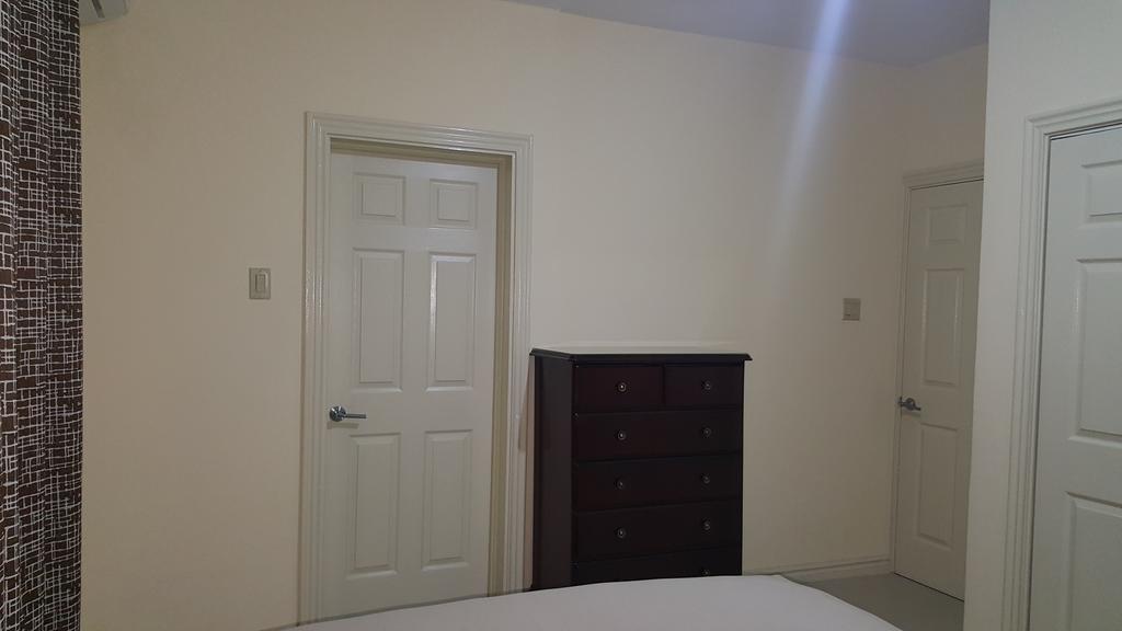 Apt 12, Executive Suites Ja - Palms Enfield Bagian luar foto