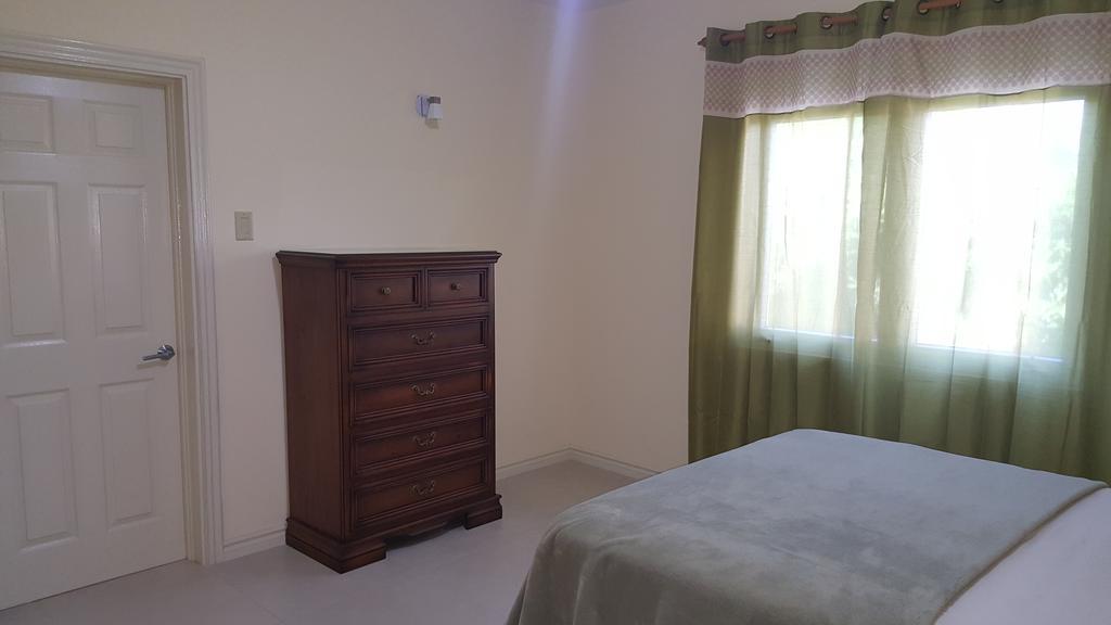 Apt 12, Executive Suites Ja - Palms Enfield Bagian luar foto