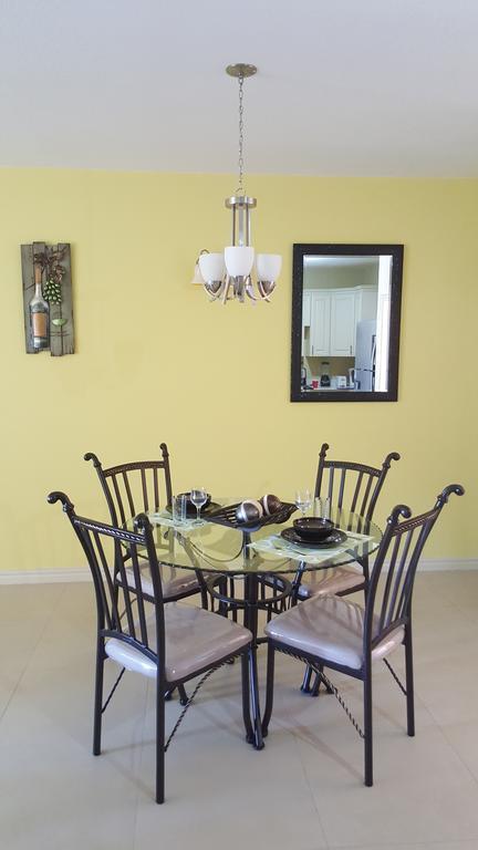 Apt 12, Executive Suites Ja - Palms Enfield Bagian luar foto