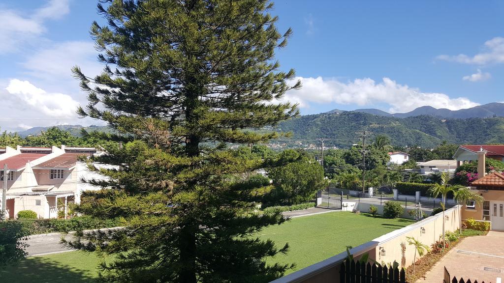 Apt 12, Executive Suites Ja - Palms Enfield Bagian luar foto
