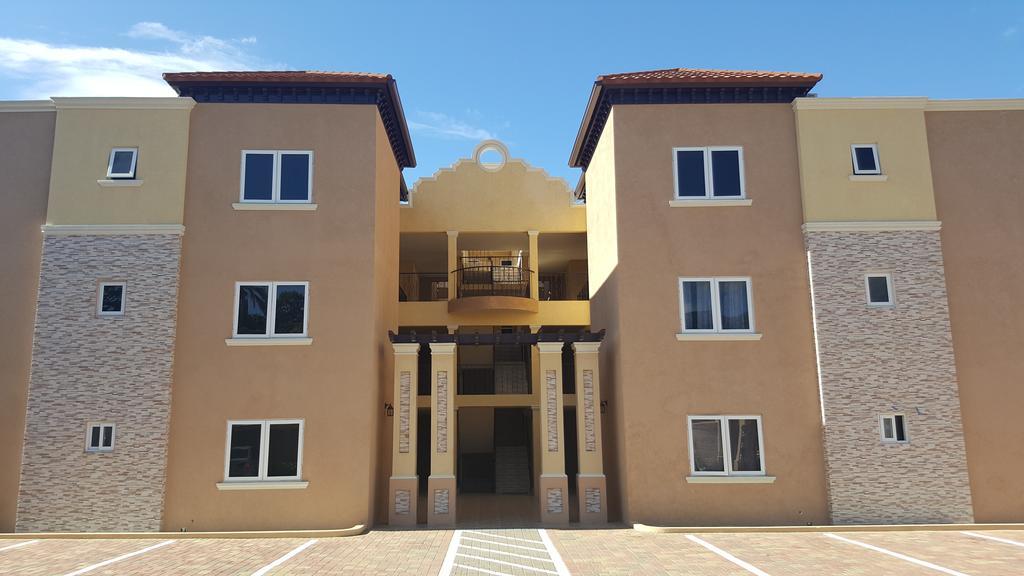 Apt 12, Executive Suites Ja - Palms Enfield Bagian luar foto