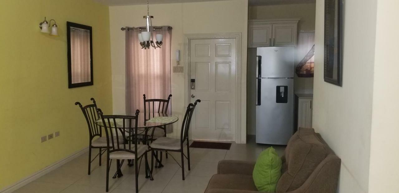 Apt 12, Executive Suites Ja - Palms Enfield Bagian luar foto