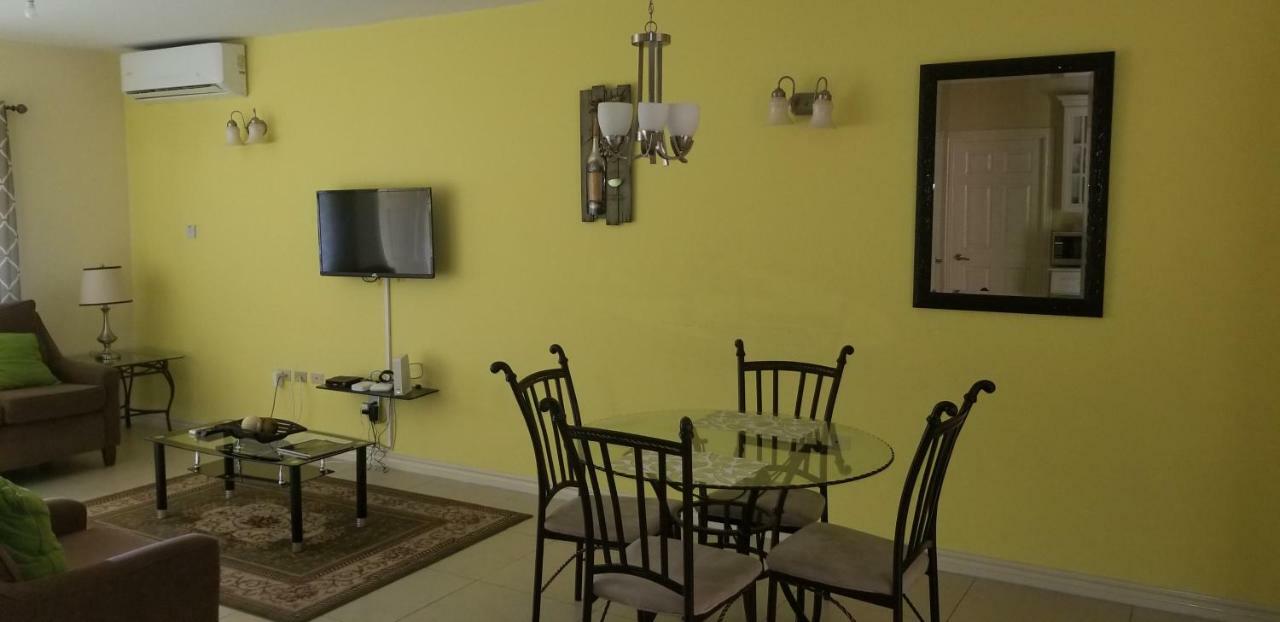 Apt 12, Executive Suites Ja - Palms Enfield Bagian luar foto